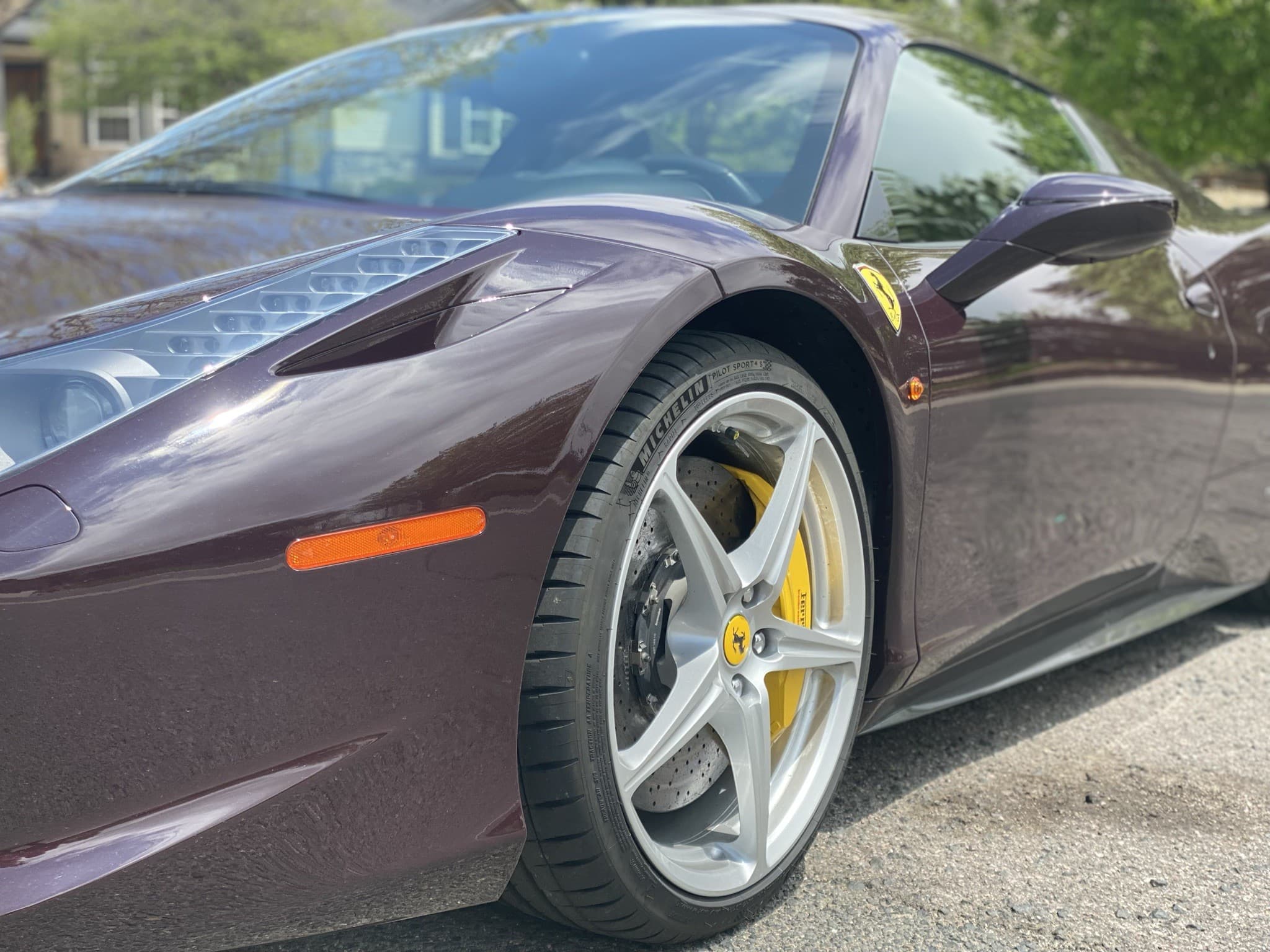 Ferrari 458 Spider in deep purple, profile and wheel detail